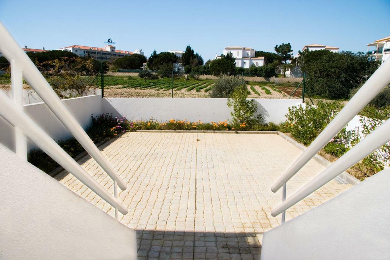 Os Apartamentos A Ramos Na Praia Da Gale Estao Inserido Em Condominio Com Piscina, Fica Apenas A 350 Metros Da Praia Da Gale - Apartamentos Com Ar Condicionado Tanto Nos Quartos Como Na Sala, Smart Tv Com Prime Video E Cozinha Completa Αλμπουφέιρα Εξωτερικό φωτογραφία