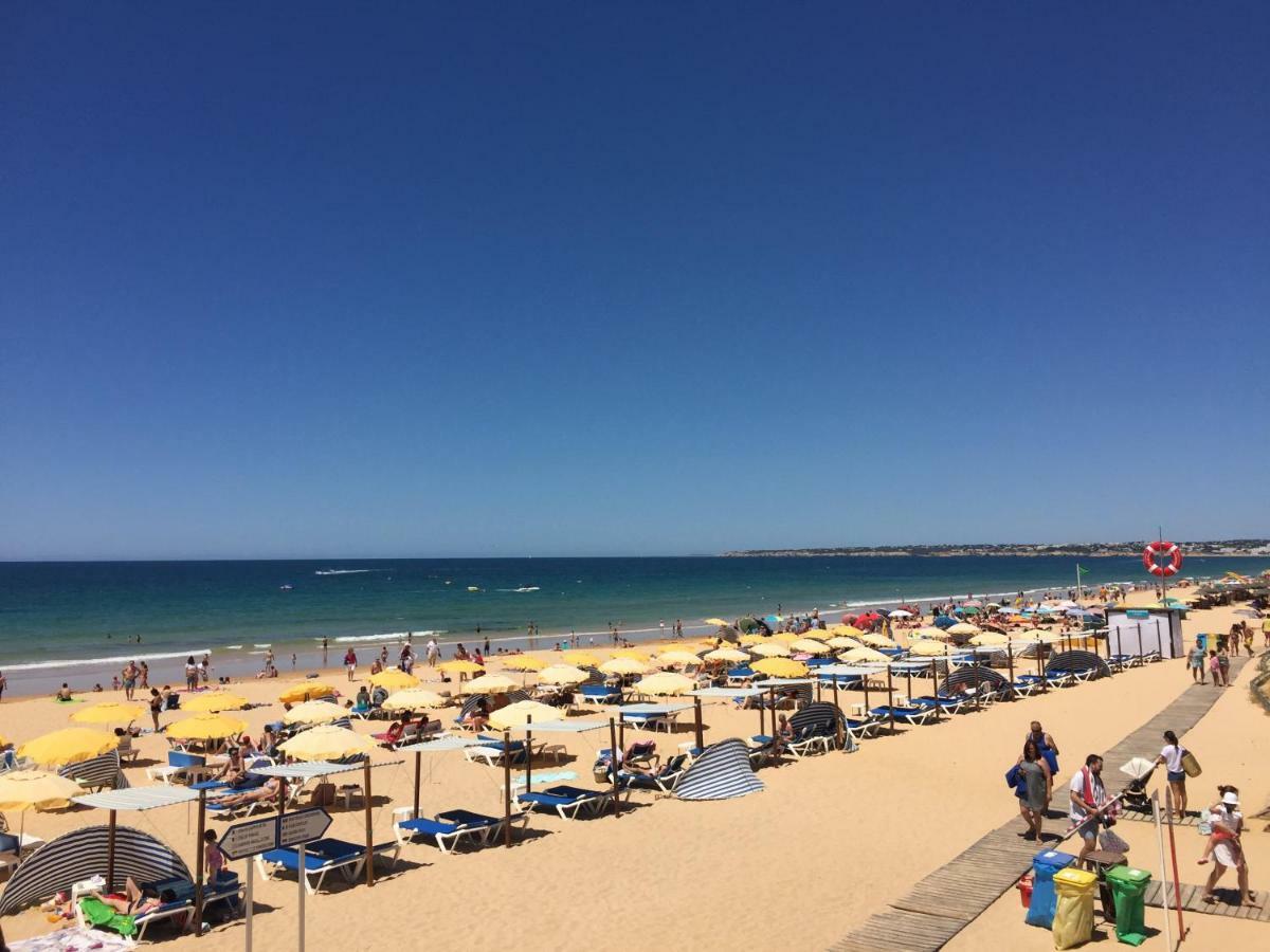 Os Apartamentos A Ramos Na Praia Da Gale Estao Inserido Em Condominio Com Piscina, Fica Apenas A 350 Metros Da Praia Da Gale - Apartamentos Com Ar Condicionado Tanto Nos Quartos Como Na Sala, Smart Tv Com Prime Video E Cozinha Completa Αλμπουφέιρα Εξωτερικό φωτογραφία