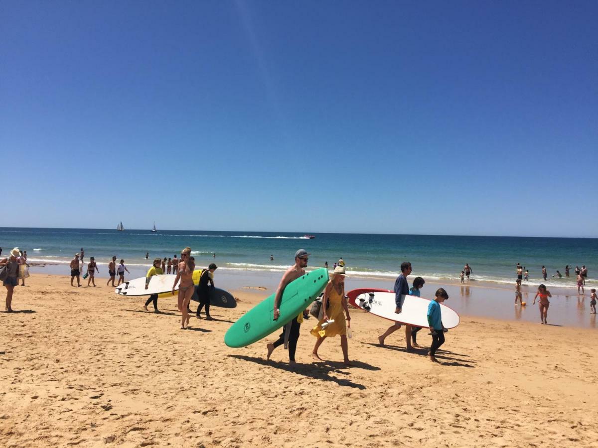 Os Apartamentos A Ramos Na Praia Da Gale Estao Inserido Em Condominio Com Piscina, Fica Apenas A 350 Metros Da Praia Da Gale - Apartamentos Com Ar Condicionado Tanto Nos Quartos Como Na Sala, Smart Tv Com Prime Video E Cozinha Completa Αλμπουφέιρα Εξωτερικό φωτογραφία